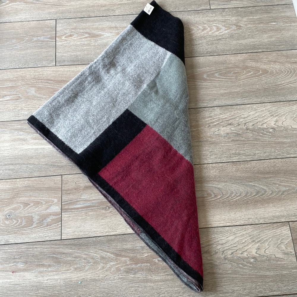 NWT Lava accessories multicolor neck wrap/lap blanket